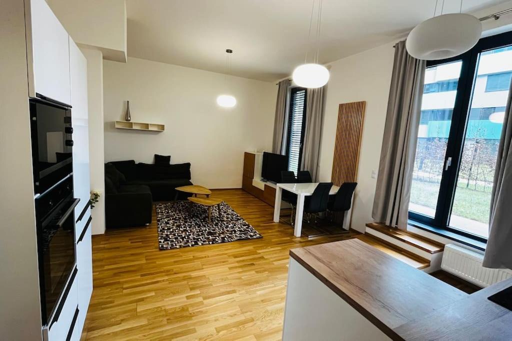Apartment Holesovice, Garden, Garage Prag Eksteriør billede
